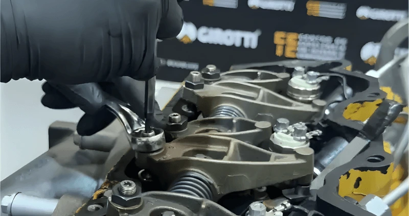 Regulagem de válvula do motor C6.6 Caterpillar